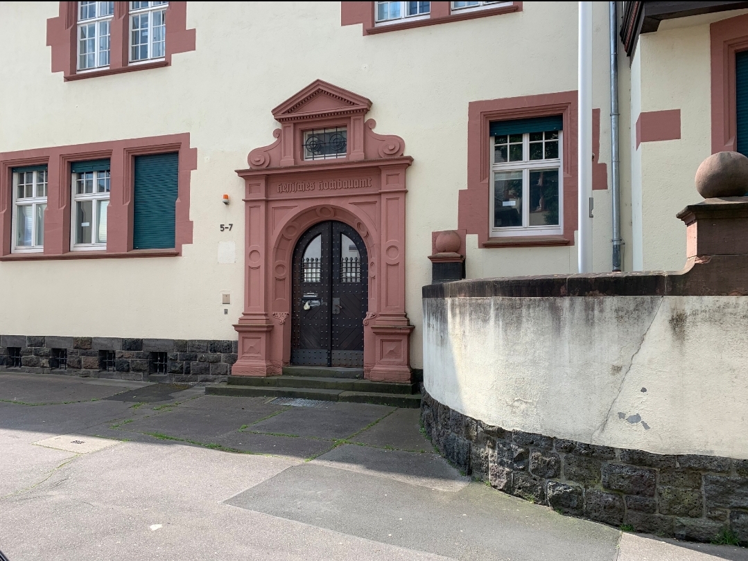 Eingang zur Augustinerschule in Friedberg.